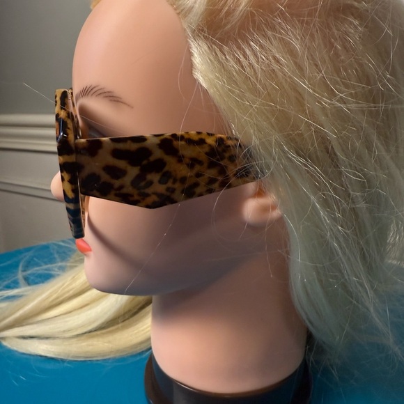 Leopard Print Oversized Glasses - Picture 2 of 6